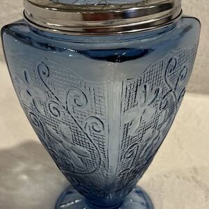 VNTG Depression Era Ice Blue Glass Vase-Flower Design With Frog Lid 10x5 Inches